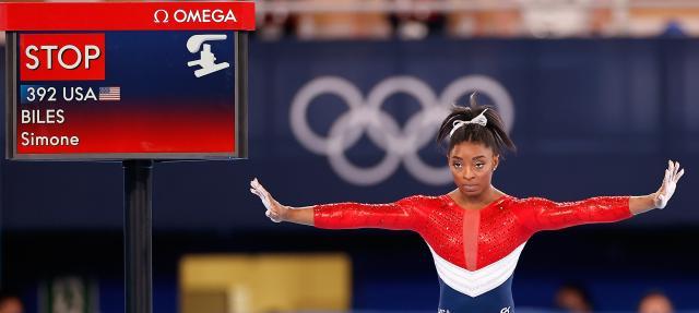 爱游戏入口-美媒：拜尔斯肩负重压 运动员心理健康问题被忽视