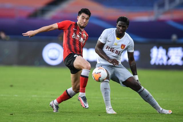 追踪石柯N×24小时:生日夜挥别上海 回娘家谈新约